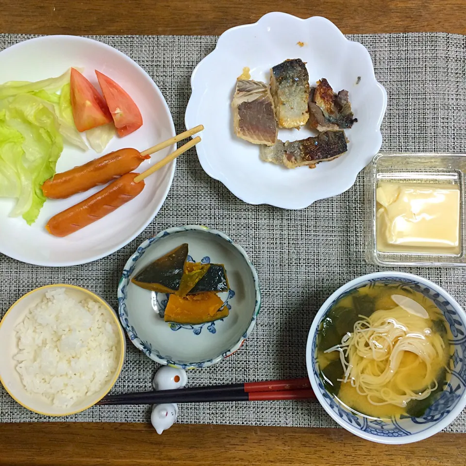 27.9.26 鯖の竜田揚げ、かぼちゃの煮付け、フランクフルト、卵豆腐、素麺の味噌汁、ご飯|ponhoppelさん