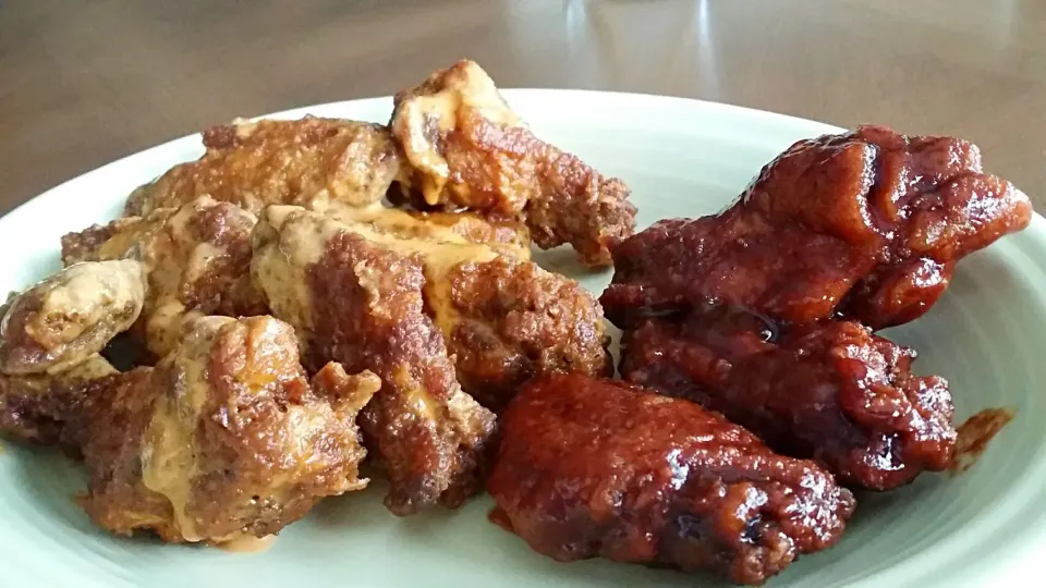 spicy buffalo and sweet bbq wings|Majette LAさん