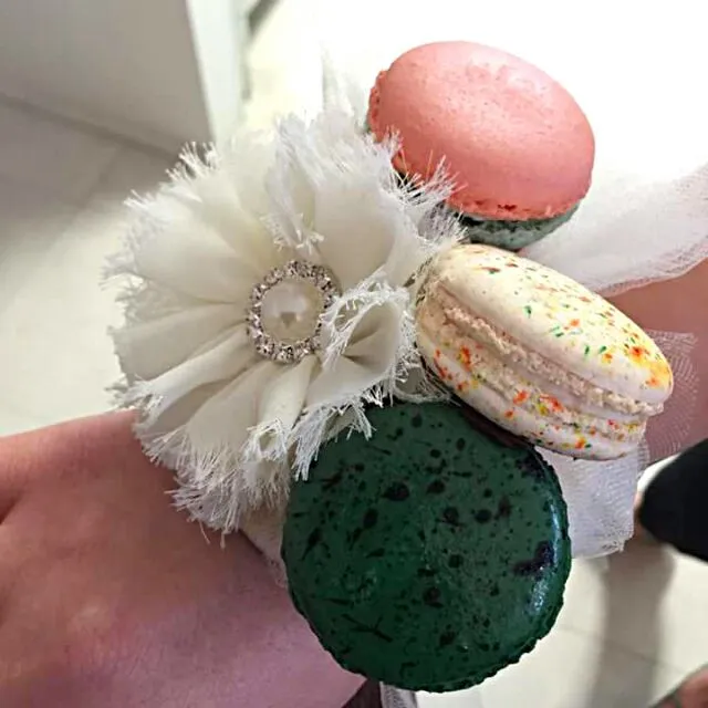 macaroon corsages|CHUENCHAIさん