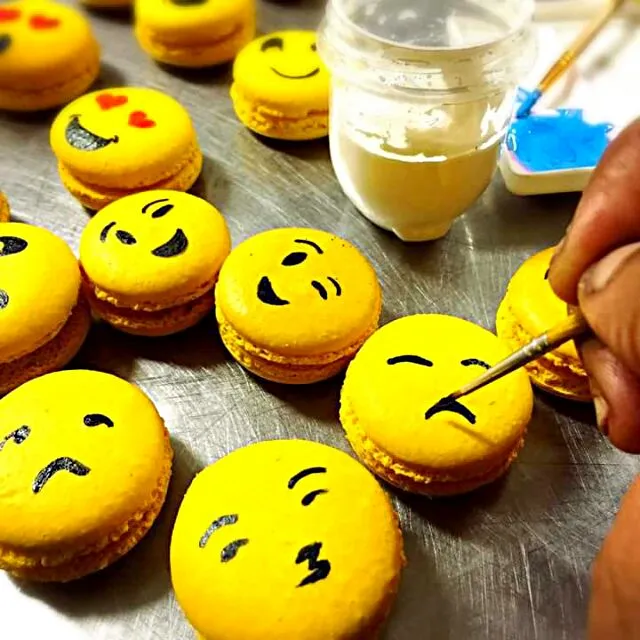 emoji macaroons|CHUENCHAIさん