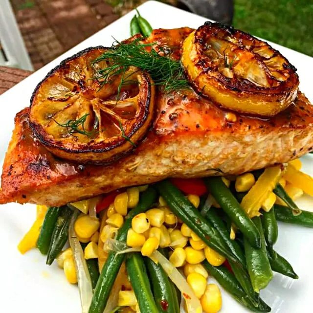 salmon over veggies with chared lemon|CHUENCHAIさん