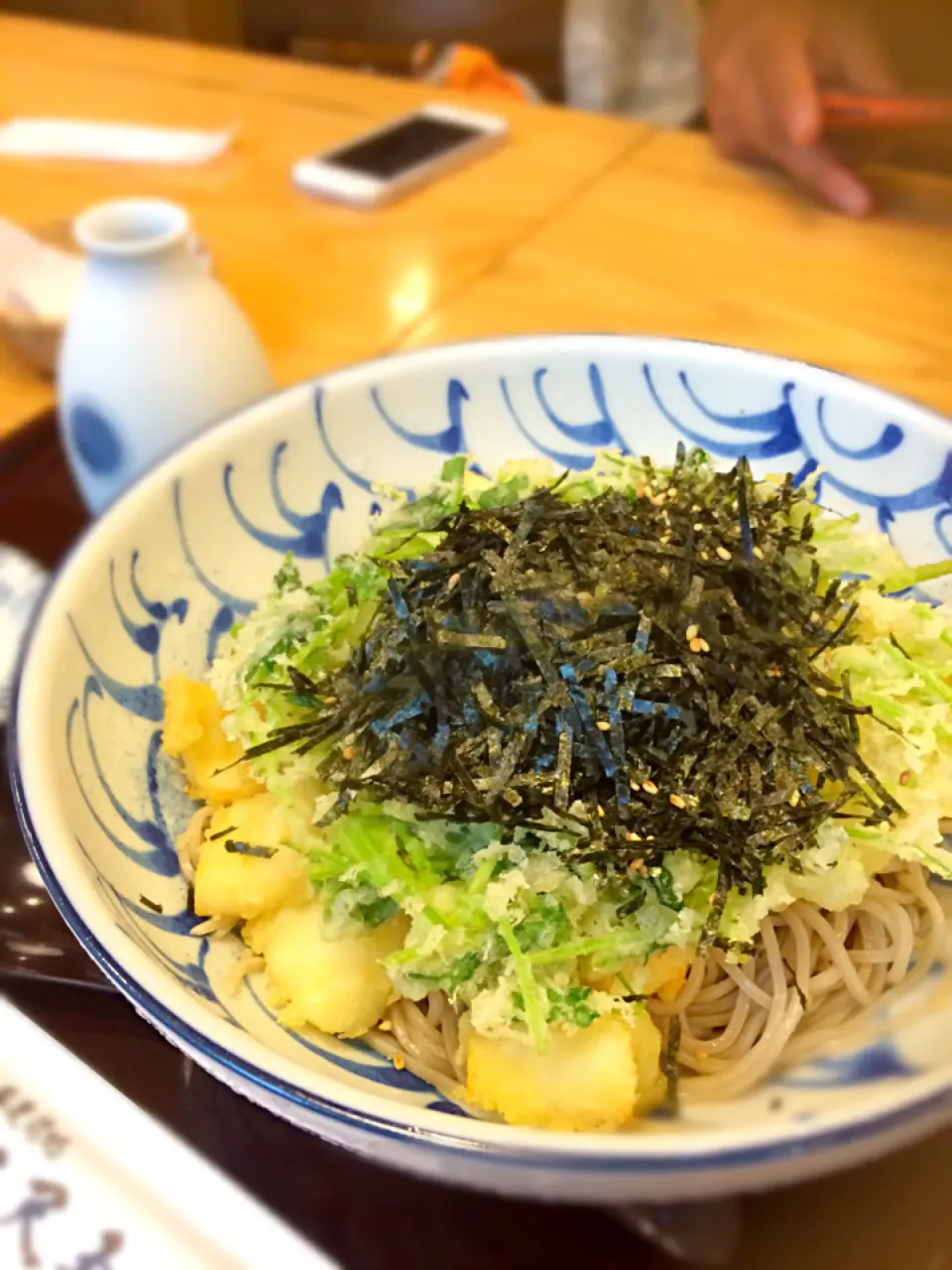 羽田空港国際線ターミナルにある二尺五寸さんのあられ天蕎麦|くぅ♪さん