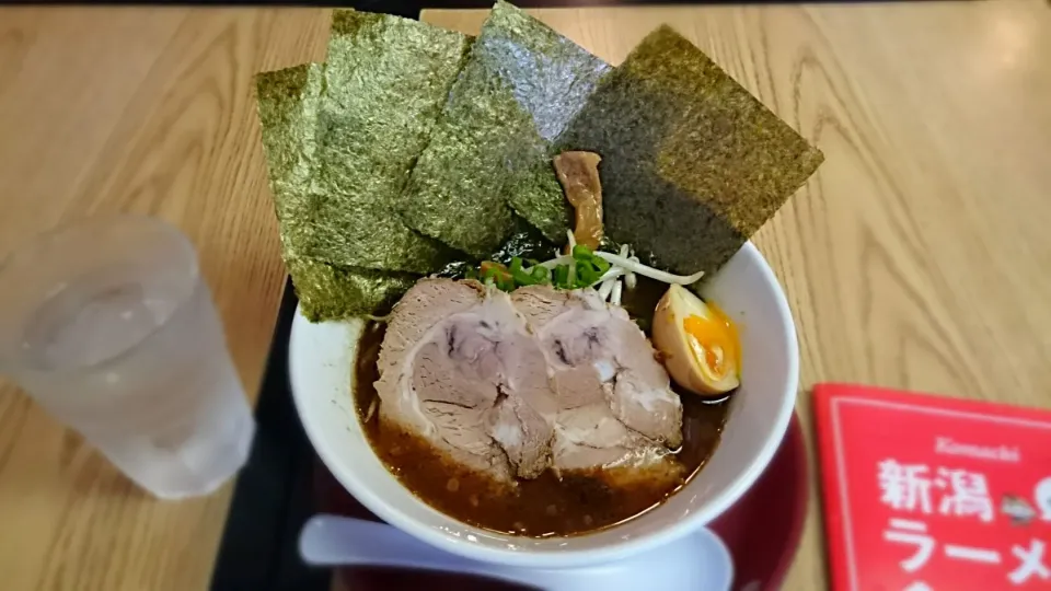 尾道らーめん七鐘屋 黒マー油コクうまらーめん 海苔トッピング|ミナミ ヒロヤさん