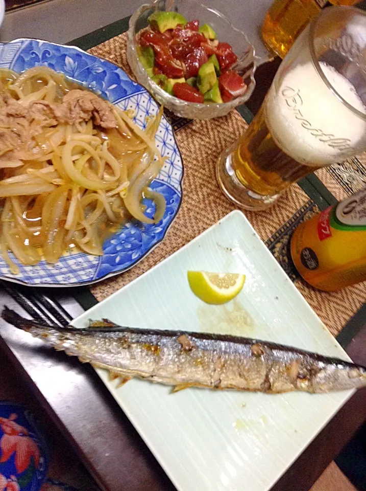 秋刀魚の塩焼き＆マグロとアボカドカルパッチョ&豚肉ともやしのバタポン|まぐろさん