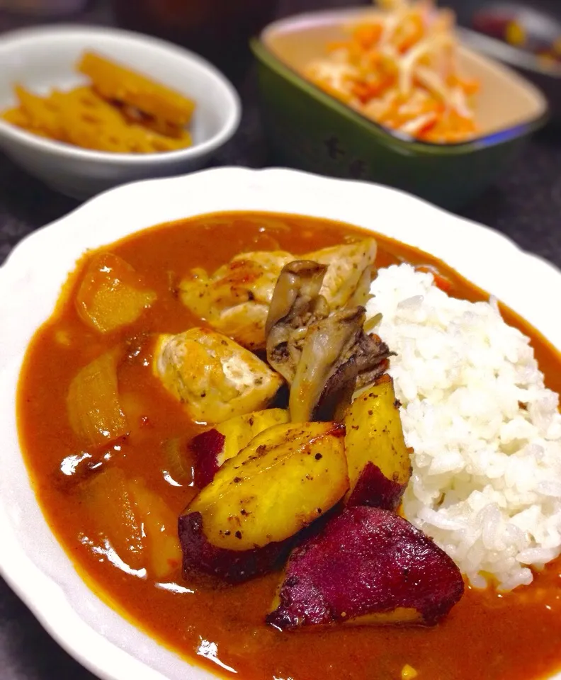 本日のカレー  鶏肉･さつまいも･舞茸ソテートッピング|砂雪さん