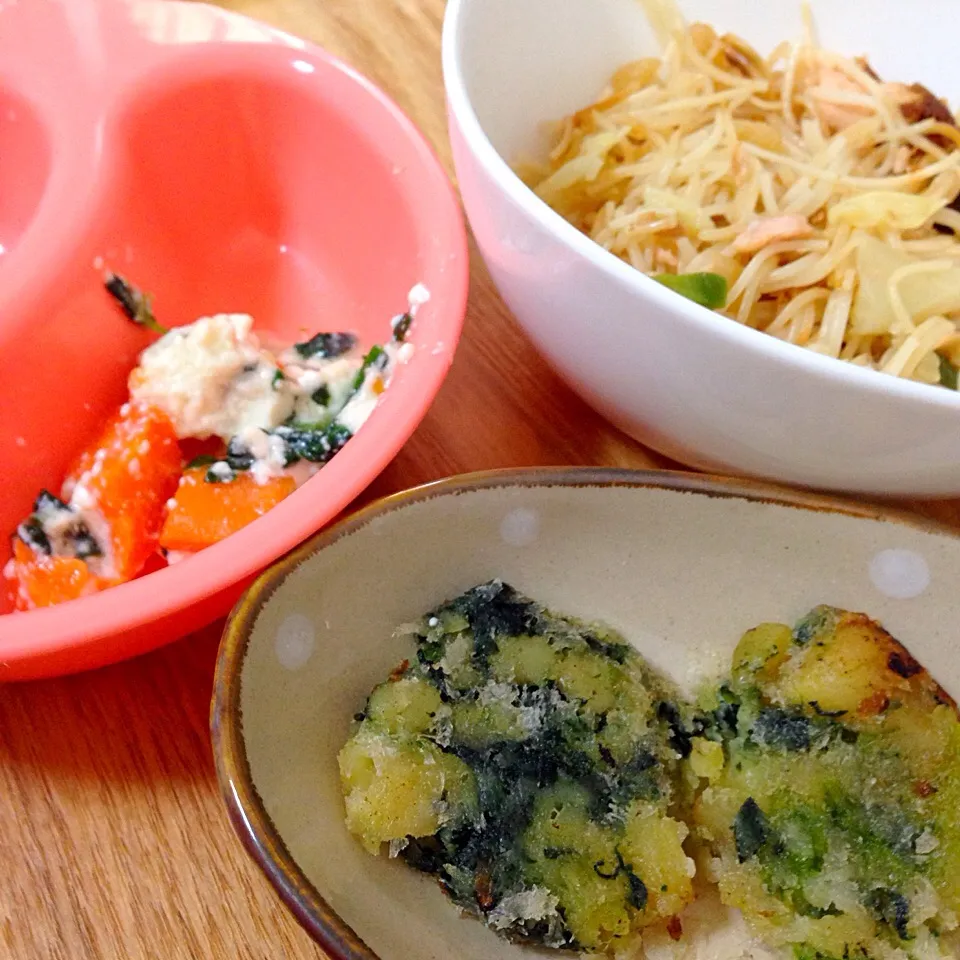 0927昼 そうめんチャンプルー、うどん、豆腐の炒り煮、おさつチーズほうれん草コロッケ|かえるさん