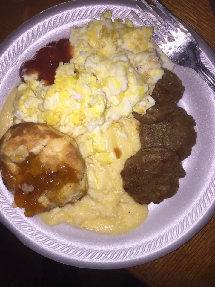 Snapdishの料理写真:Breakfast-Cheese Grits, Eggs, sausage & biscuit w/apricot-pineapple jam|Richard Thompsonさん