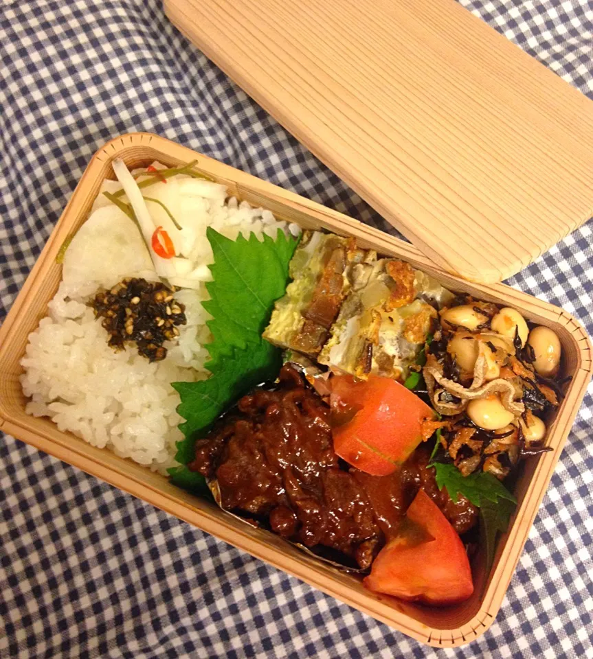 今日のお弁当。煮込みハンバーグ、スパニッシュオムレツ、ひじき豆煮、柚子風味の大根漬物、シソの実佃煮ほか。|Junさん