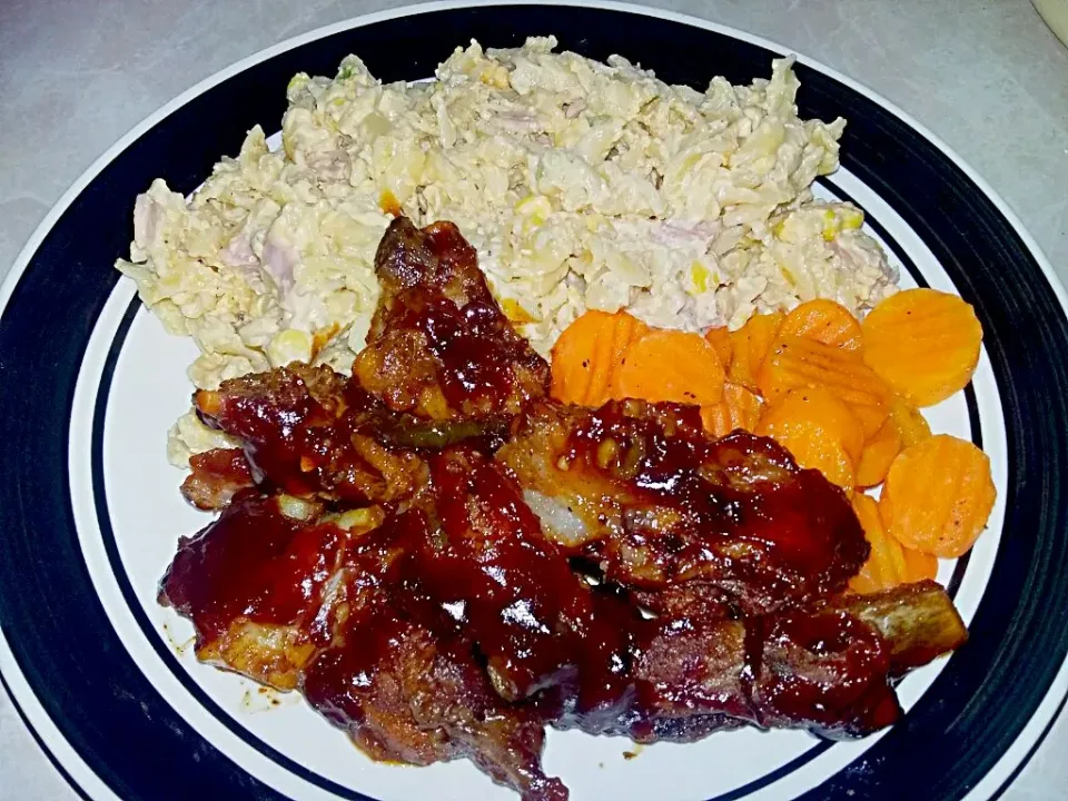 Bar B Q Ribs Pasta Salad and Steamed Carrots|Juan Simmsさん