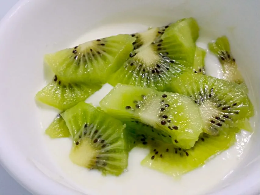 Yoghurt with kiwi 😘|🌷lynnlicious🌷さん