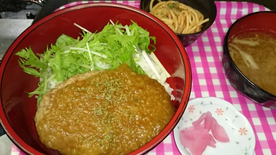 Snapdishの料理写真:ハンバーグオニオンソース丼|かいさん