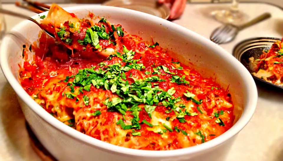 Cannelloni with ricotta cheese and spinach in tomato sauce.|Kirk Awiamさん