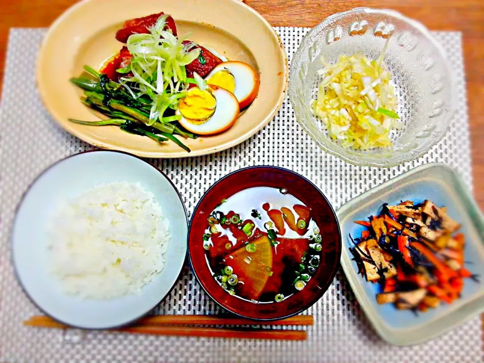 Snapdishの料理写真:豚の角煮・キャベツの甘酢和え・ひじき煮・お味噌汁|なべちゃんさん