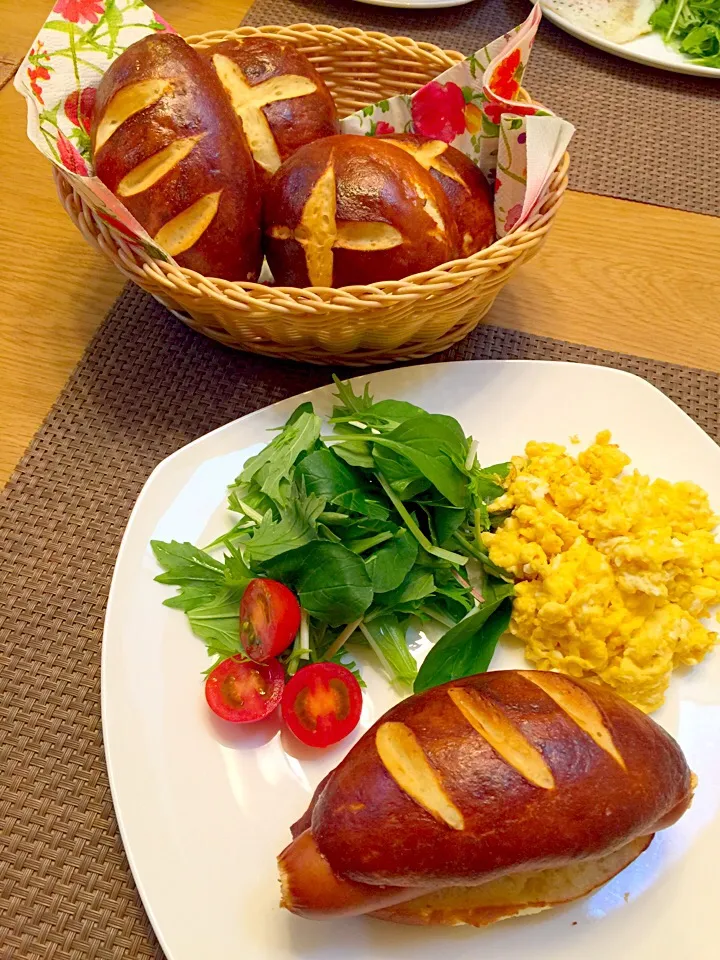 ラウゲンブロートで朝ごパン|あゆみさん