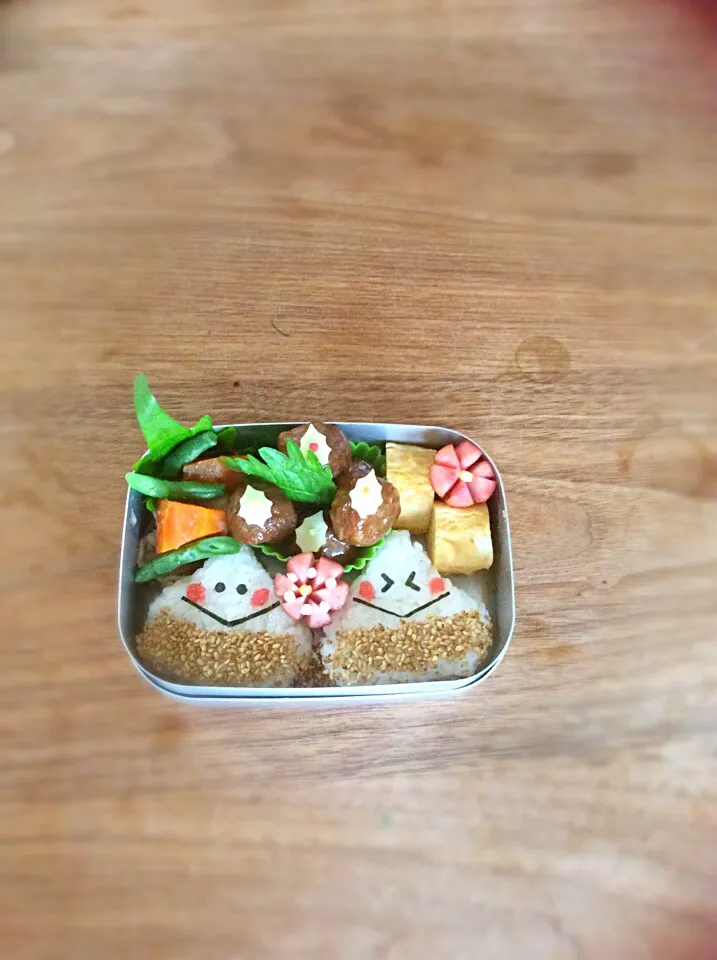 Snapdishの料理写真:雑な栗ちゃんズお弁当〜ゴマがいらない💢と怒られたお弁当…          （´･ω･`）ｼｮﾎﾞｰﾝ|noⓂ︎さん