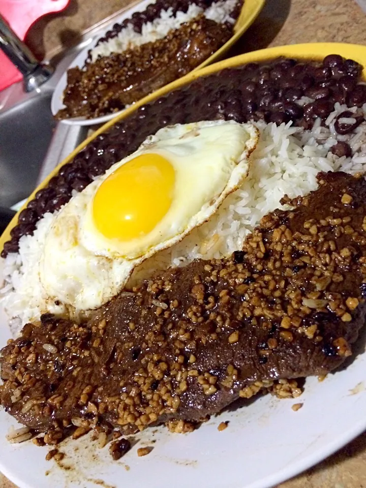 Snapdishの料理写真:Churrasco night ☺️ Accompany by white rice and black beans! #TastyMonday|Redoyka M Guerreroさん