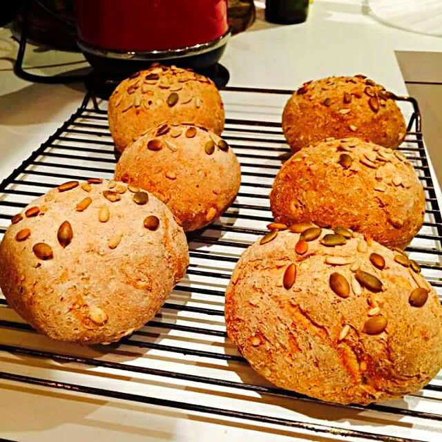 oat and pepita bread rolls|CHUENCHAIさん