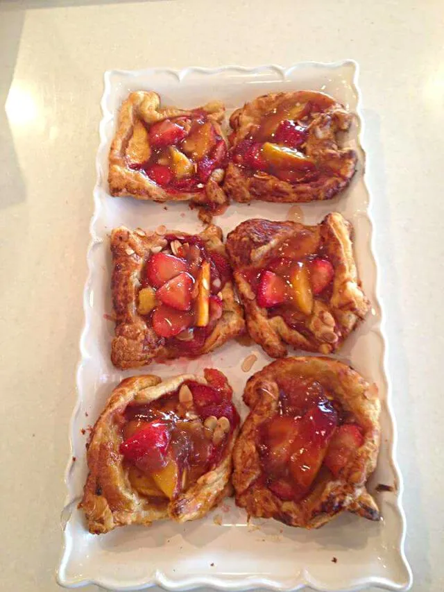 strawberry peach almond tart|CHUENCHAIさん