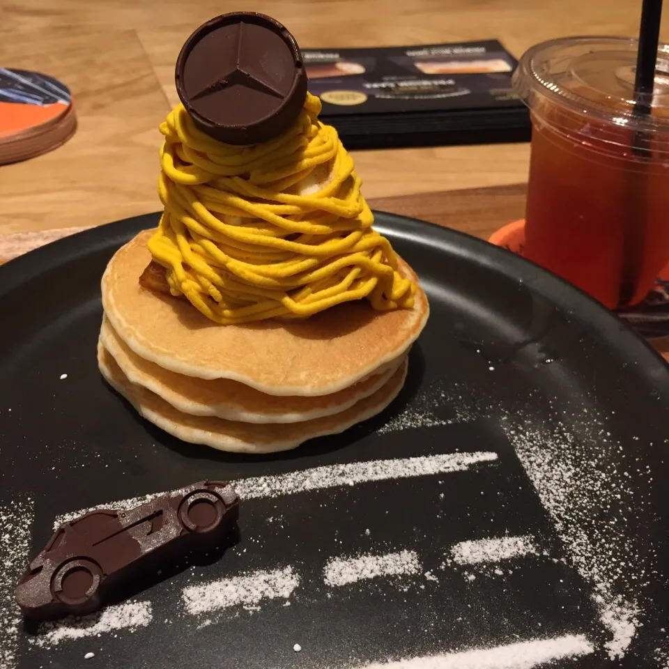 Snapdishの料理写真:かぼちゃとモンブランのパンケーキ|Runaさん