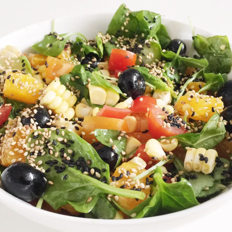 Salad of corn, tomatoes, oranges, blueberries and baby spinach with ponzu vinaigrette|12Dragonさん