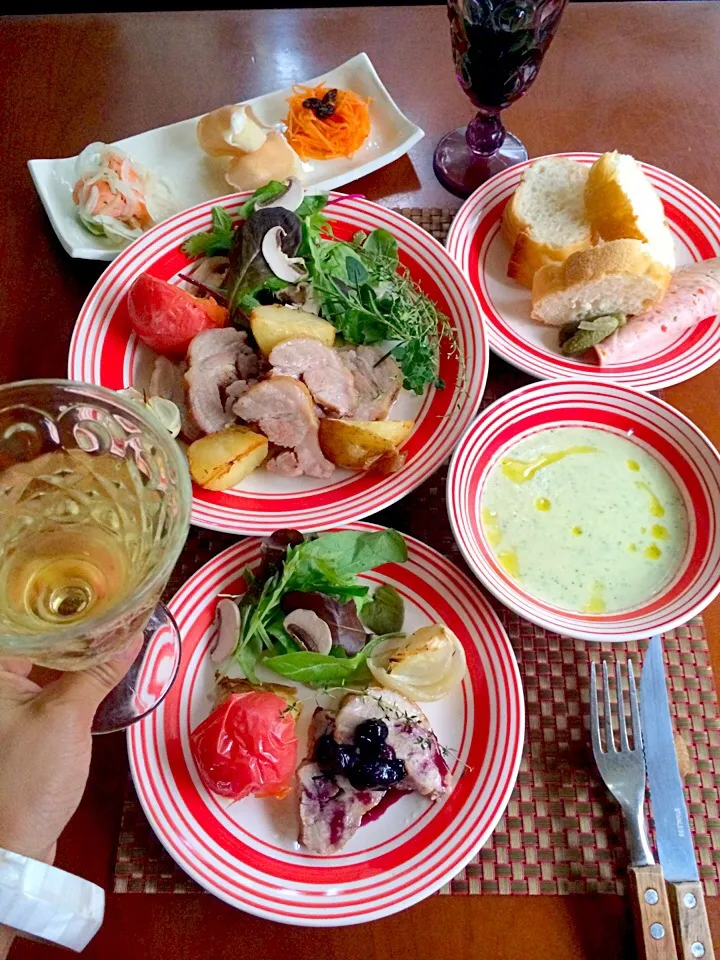 Snapdishの料理写真:Today's French Dinner🍴ｵｰﾄﾞﾌﾞﾙ･ﾎﾟﾀｰｼﾞｭ･豚肉のﾛﾃｨ･ﾊﾞｹﾞｯﾄ|🌈Ami🍻さん