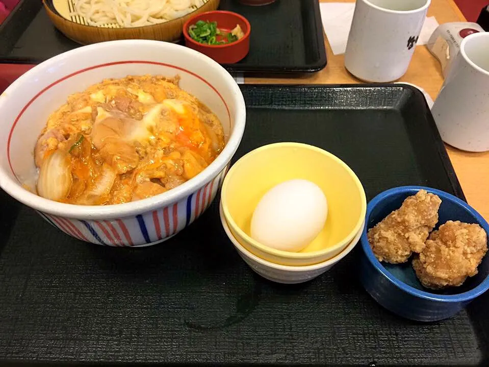 Snapdishの料理写真:大阪-親子丼才350円（便宜）free無料-生雞蛋+炸雞塊|🎀mimi🎀Laiさん