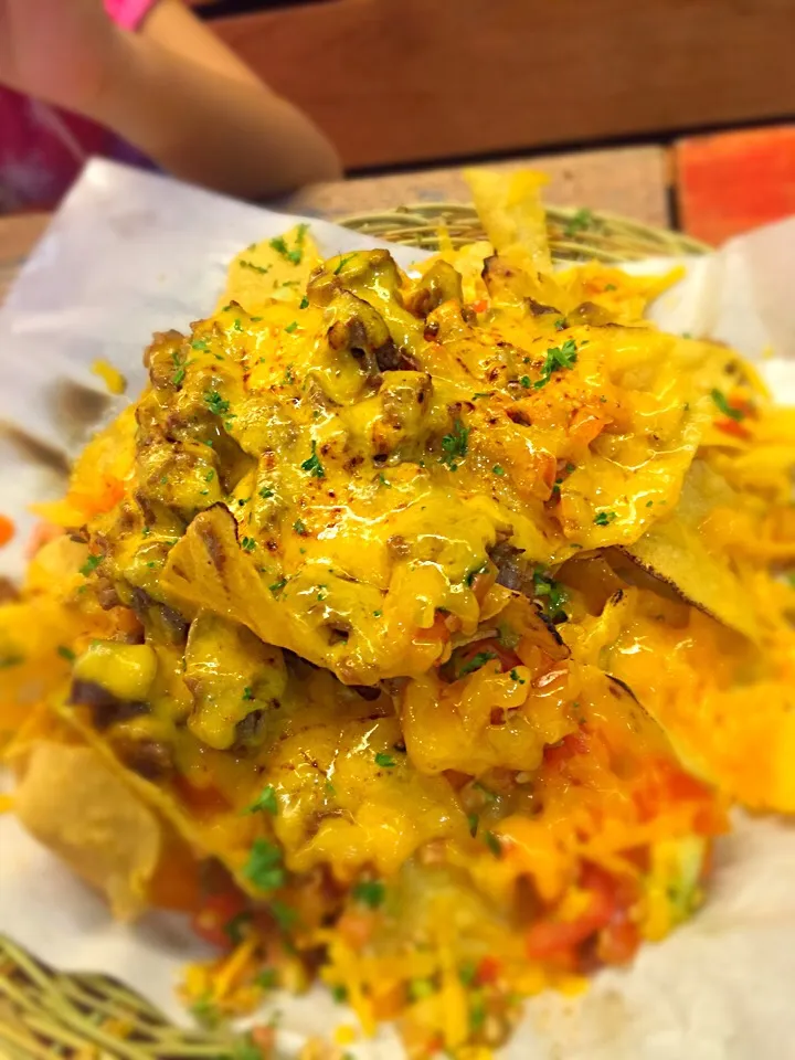 Cheesy beef nachos|carla santiagoさん