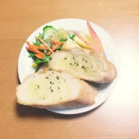 Snapdishの料理写真:ガーリックフランスパン🍞|△ ぁっさ △さん