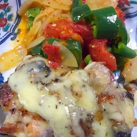 Snapdishの料理写真:Grilled chicken doused with cheese and vegtables|Mary Annさん