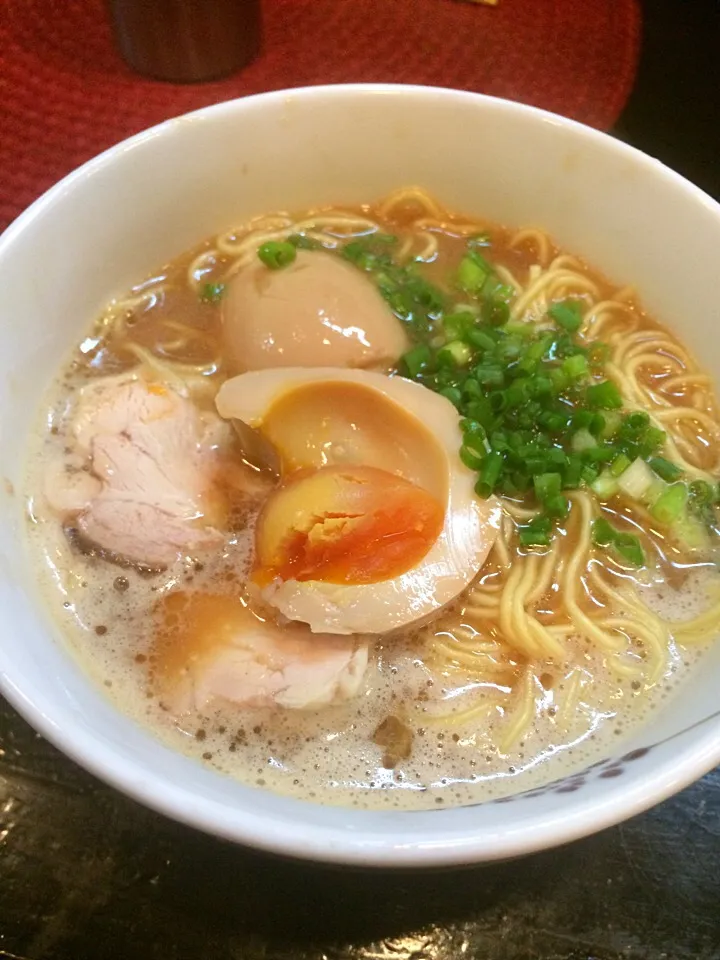 Snapdishの料理写真:手づくりトンコツ&鶏ガラのダブルスープのラーメン（≧∇≦）|Keiko Nakamuraさん