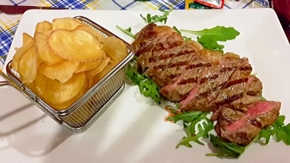 Tagliata di manzo con  patatine|Mora Maurizioさん