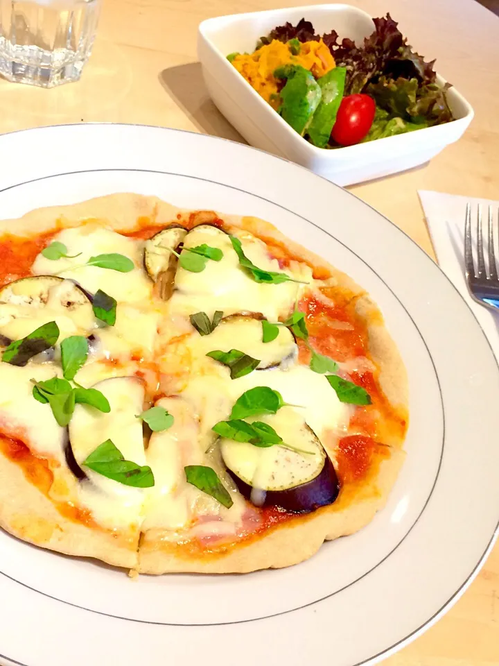 Prosciutto, mozzarella and eggplant pizza  生ハム、モッツァレラとナスのピザ|心斎橋  C Flat Cafeさん