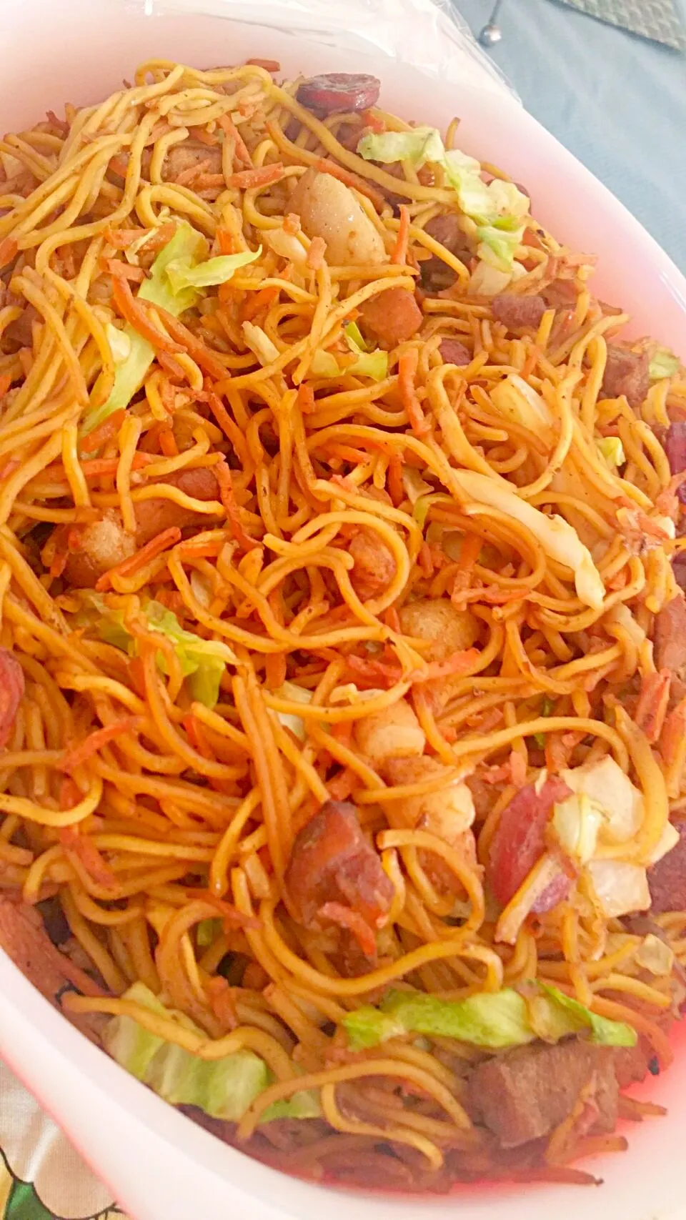 made some filipino dish pancit canton means its like chow mien.. a noodle dish.. #pearlslutuan|pearls lutuanさん