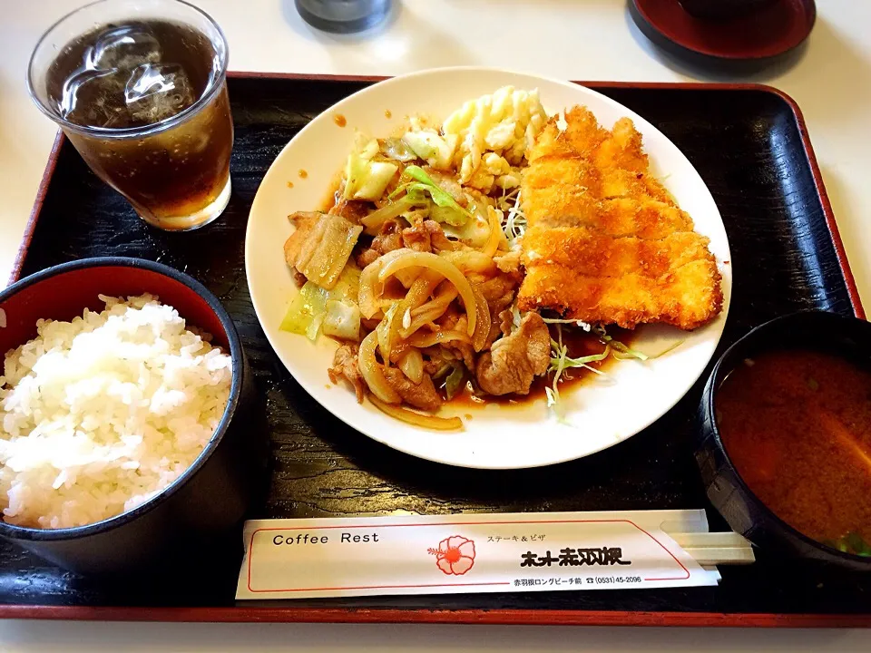 キャベツと豚肉の生姜焼きとチキンカツのランチ♡|いく❤️さん