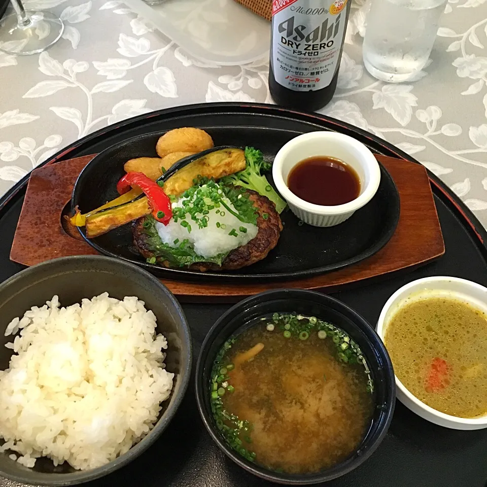 Snapdishの料理写真:ゴルフ飯、デザート食べ放題付き…ゴルフ珍道中、楽しかったあーー|おりぃさん