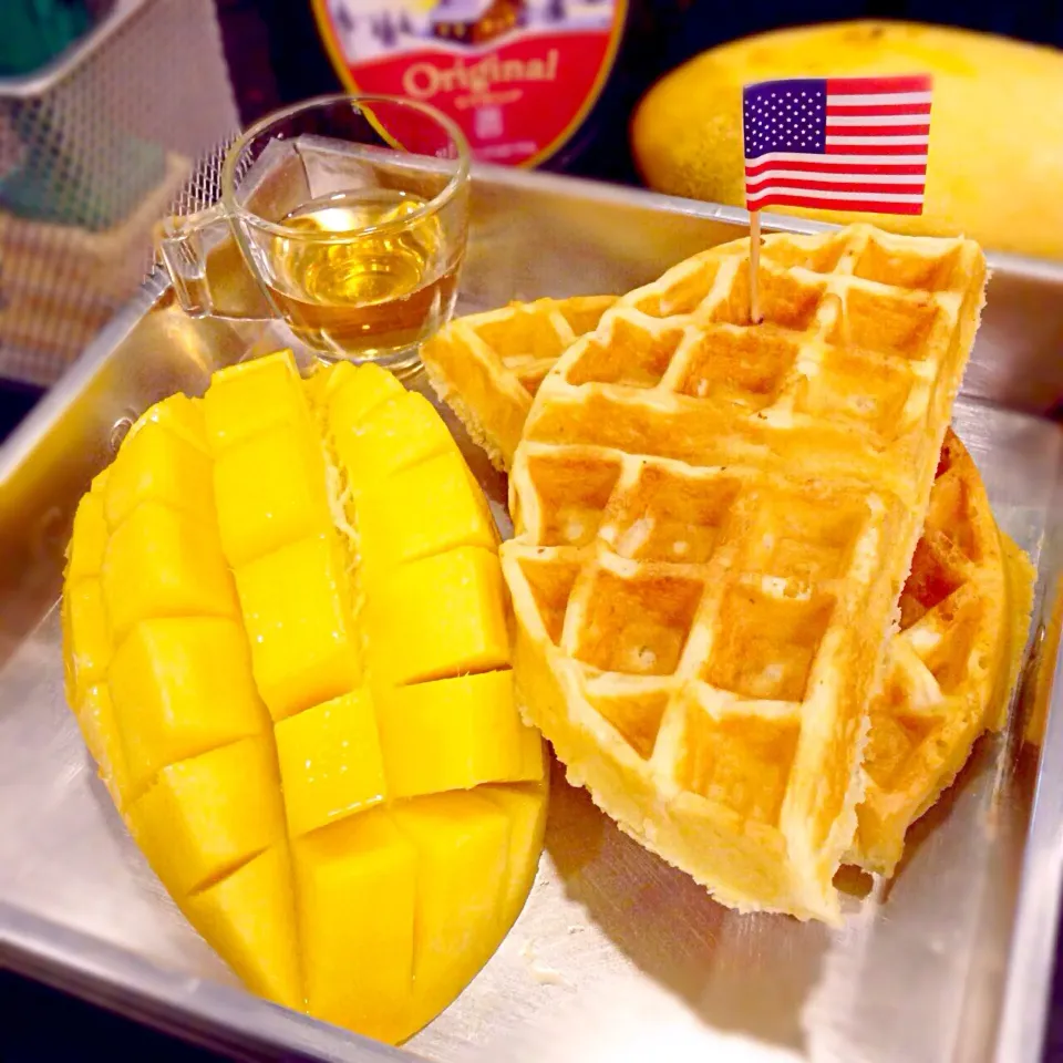 Waffle with mango and honey😍|🍃aeyafternoon🌾さん