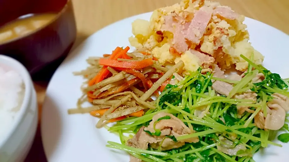 豆苗豚肉炒め
きんぴらごぼう
ベーコン卵ポテサラ
納豆と麩の味噌汁|やっちさん