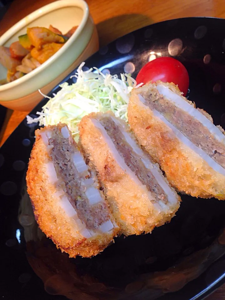 さくさくレンコンの肉挟み揚げ🍀 ボリューム満点‼︎冷めても美味しい|ちなみんさん