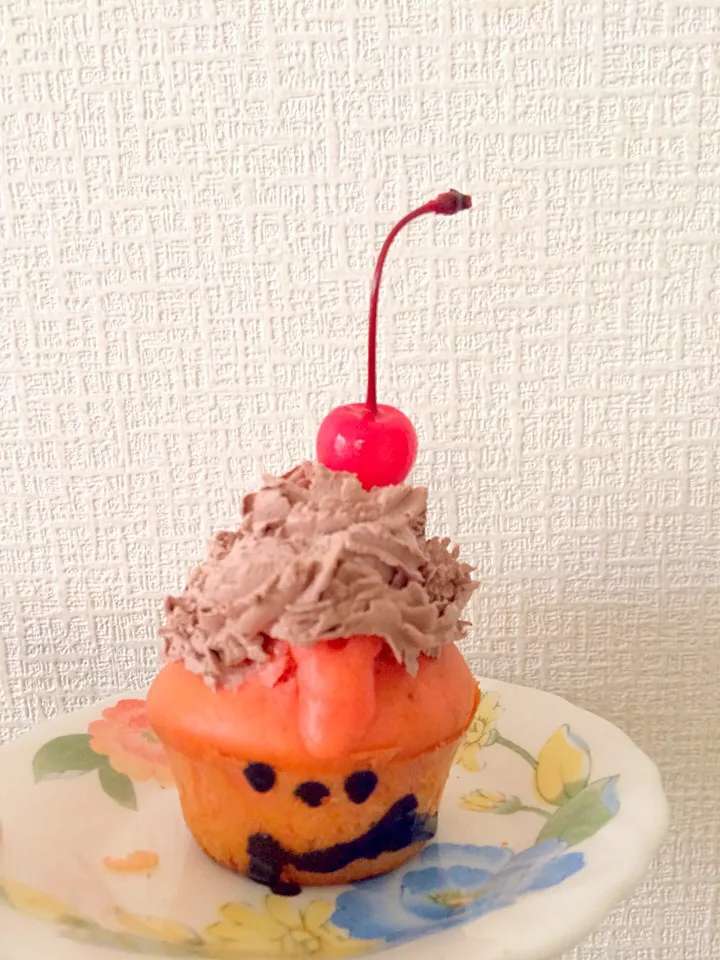 ハロウィン顔だよ୧⃛(๑⃙⃘◡̈๑⃙⃘)୨⃛ホットケーキミックスに卵３つとサラダ油でパウンドケーキにオンザクリーム|じゅんちさん