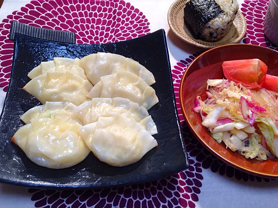 Snapdishの料理写真:ホタテ缶と木綿豆腐の あっさり ヘルシー 焼き餃子 & 白菜とレッドオニオン春雨salad|kazさん