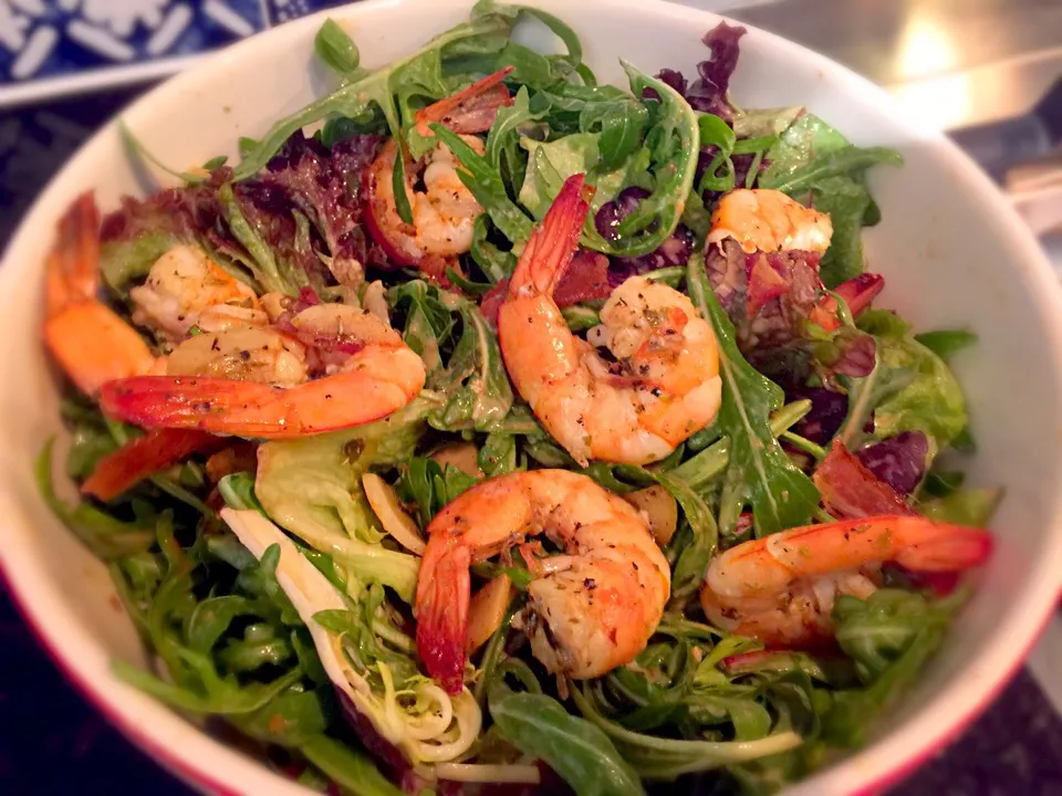 Garlic Butter Lemon Prawns with Mixed Green Salad.|Colleen Teoさん