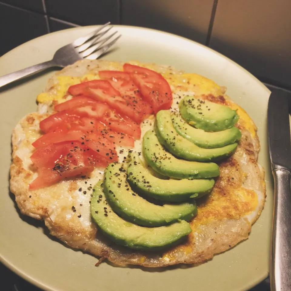 Snapdishの料理写真:雞蛋mozzarella餅+🍅&avocado|Guさん