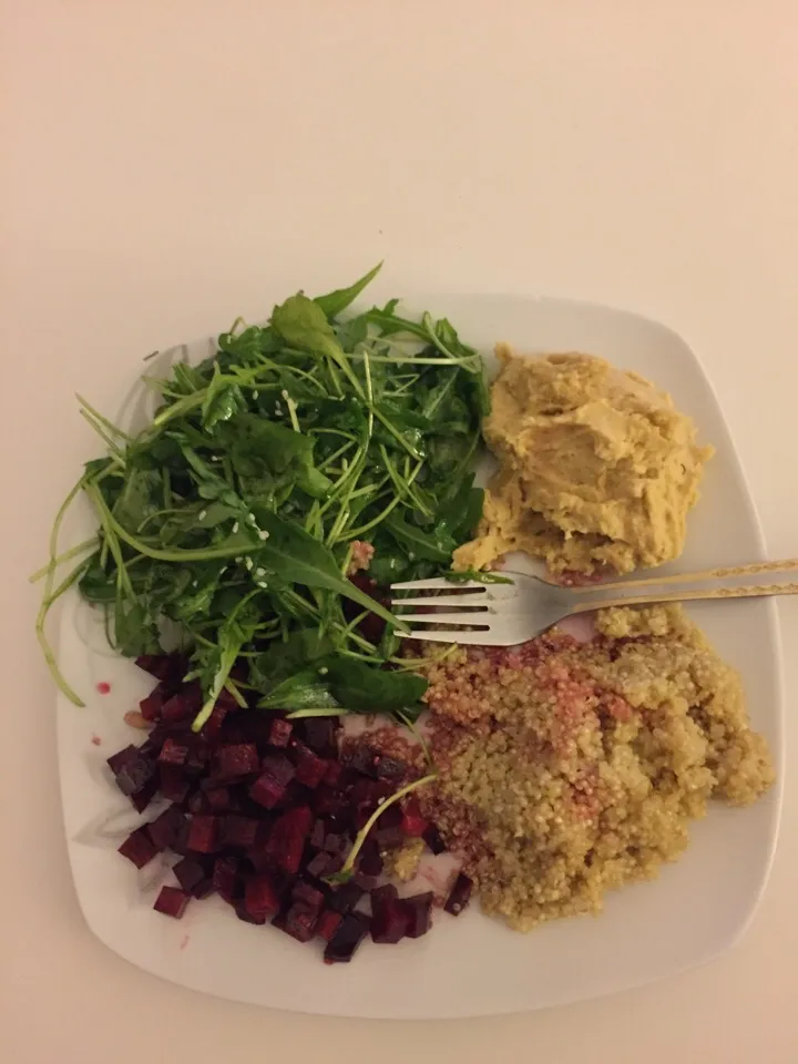 Quinoa + rucola + bitel + humus|Georgeさん