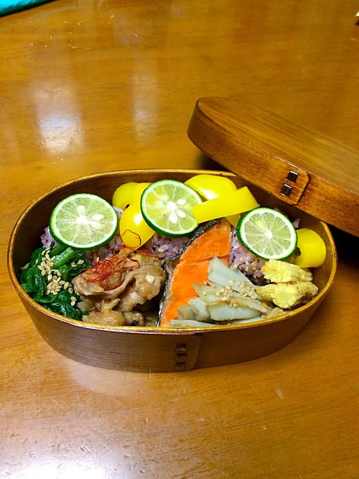 Snapdishの料理写真:すだちの塩にぎり弁当|Misao Wakabayashiさん