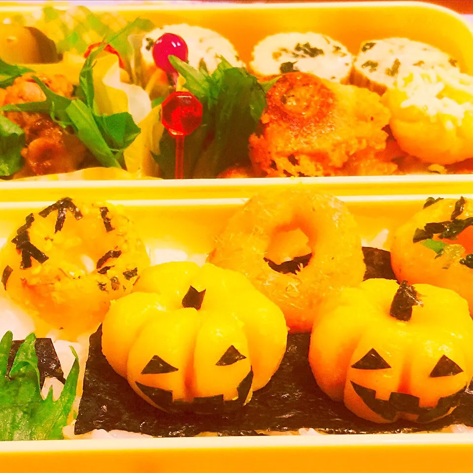 今日から10月 ハロウィン弁当〜  ダンゴ粉にカボチャフレークを混ぜて カボチャゴースト&ミニドーナツを。  羽根つきチーズちくわ、ガーリックポーク、青菜いり玉子焼き、セロリ浅漬け|りんりんさん