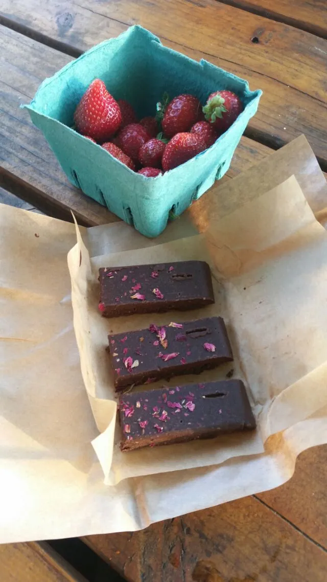 Strawberries and Lavender Rose Honey Mama's Chocolate|Christina Sasserさん