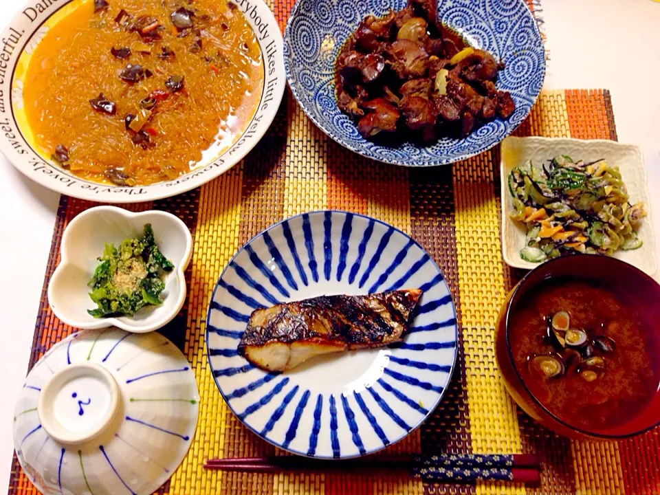 さわらの塩麹焼き❤️鶏レバーの甘辛煮❤️ほうれん草の胡麻和え❤️きゅうりとひじきのマカロニ和え❤️麻婆春雨❤️しじみの味噌汁|ky1220さん