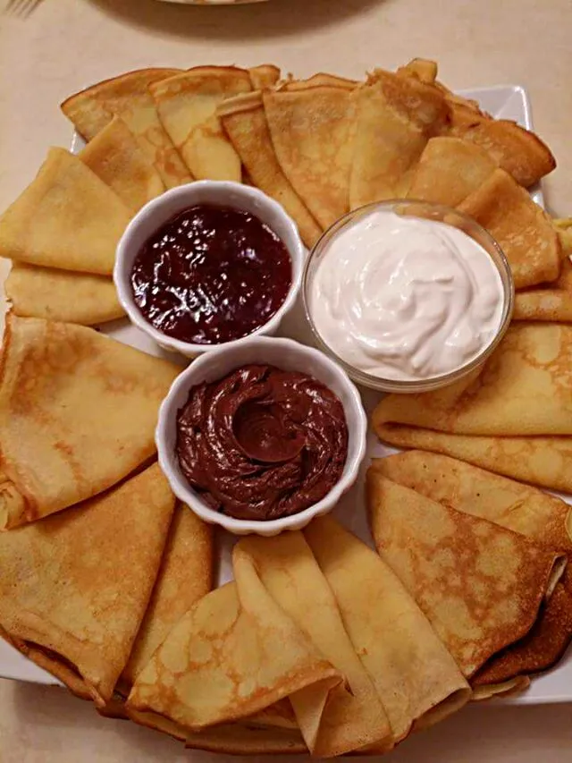 crepes with nutella,strawberry jam and sour cream|CHUENCHAIさん