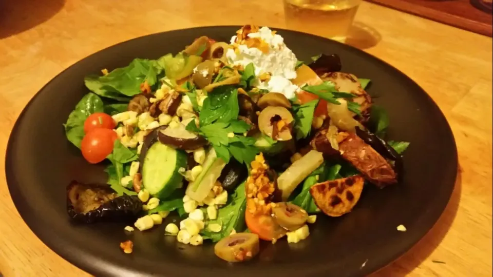 Arugula Salad w/ Blood Orange Olive Oil, Roasted Eggplant, Corn, Purple Potatoes, Heirloom Cherry Tomatoes, Cucumbers, Parsley, & Spicy Green Olives w/ Sheep Fe|Christina Sasserさん