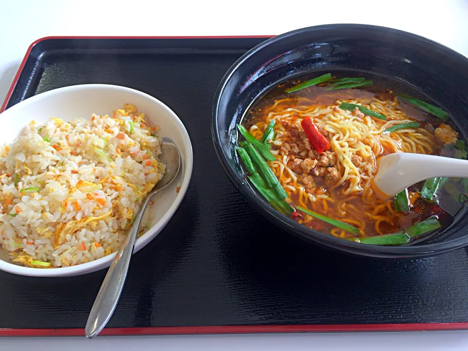 昼ラーメンセット(台湾ラーメン＋炒飯)|ぬぬ。さん